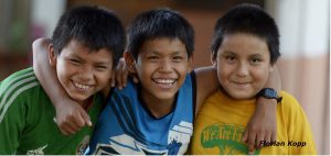 Kinder in dem von Pfarrer Xavier Arbex gegründeten Kinderheim "Hogar Principito" (dt.: Der Kleine Prinz) in Puerto Maldonado, Departamento Madre de Dios, Peru; Foto: Florian Kopp